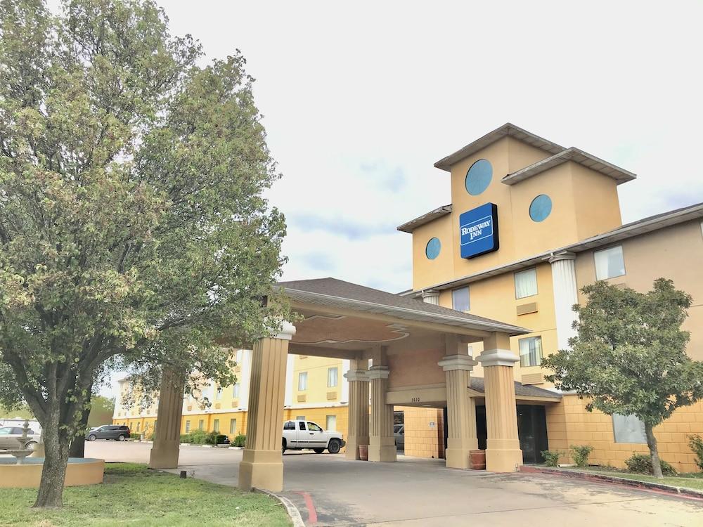 Super 8 By Wyndham Temple I-35 Hotel Exterior photo